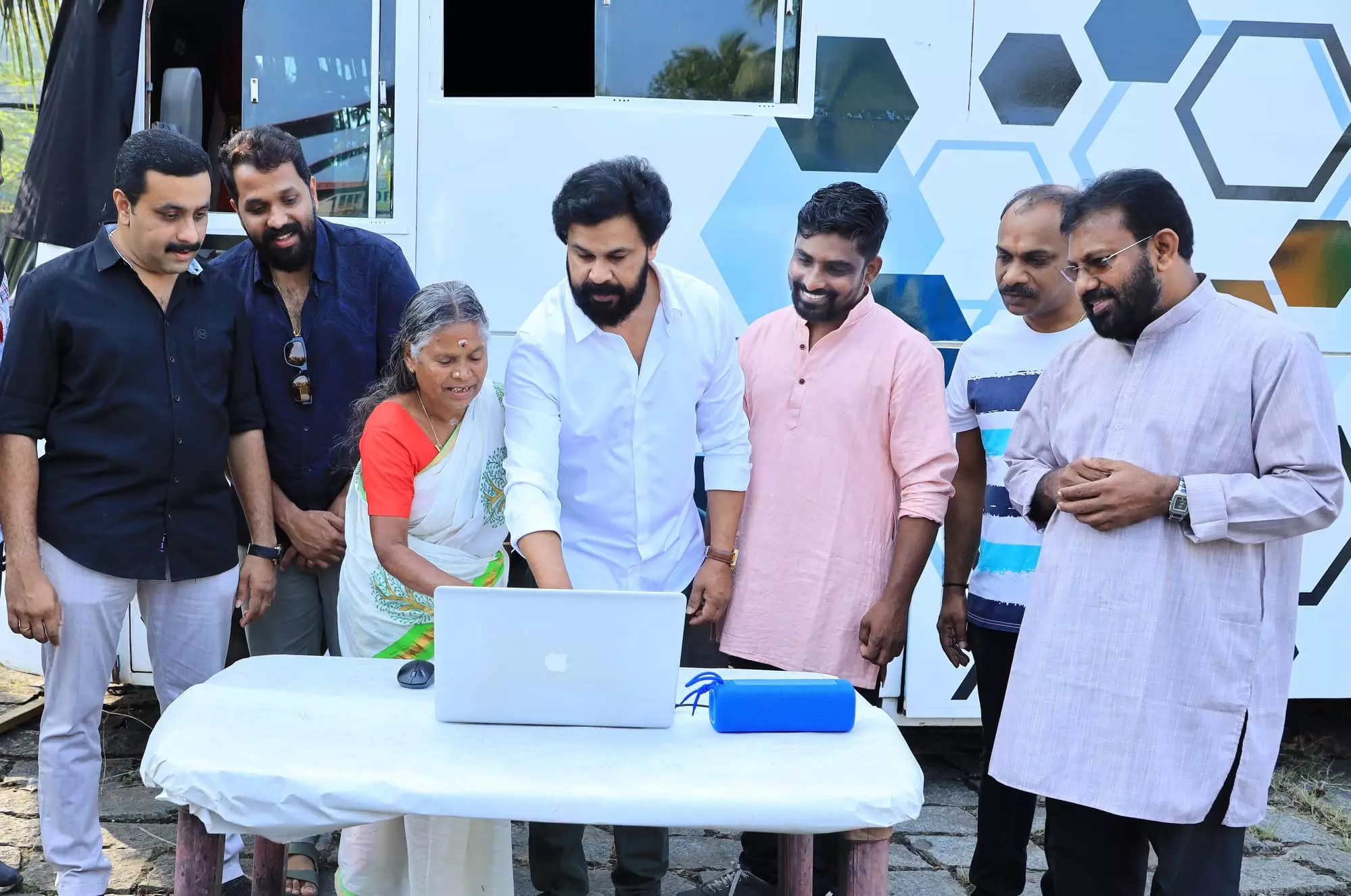 സിഗ്നേച്ചറില് നഞ്ചിയമ്മയുടെ പാട്ട്; അട്ടപ്പാടി സോങ് റിലീസ് ചെയ്ത് ദിലീപ് സിഗ്നേച്ചറില് നഞ്ചിയമ്മയുടെ പാട്ട്; അട്ടപ്പാടി സോങ് റിലീസ് ചെയ്ത് ദിലീപ്