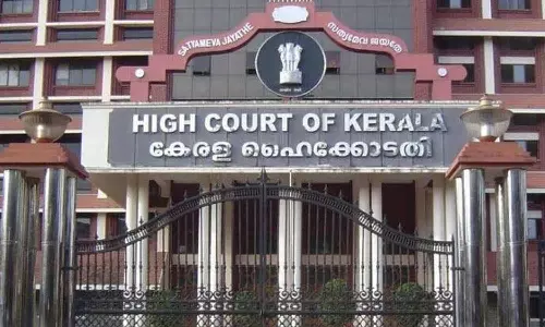 ഗവർണർക്കെതിരായ രാജ്ഭവൻ മാർച്ച് തടയാനാവില്ലെന്ന് ഹൈക്കോടതി