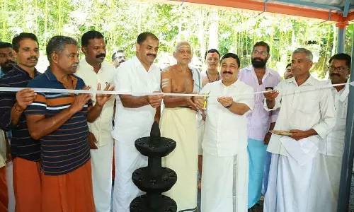 അയ്യപ്പൻകാവ് ക്ഷേത്രം ഉദ്ഘാടനം ചെയ്ത് നജീബ് കാന്തപുരം; അമൂല്യ നിമിഷമെന്ന് എം.എൽ.എ