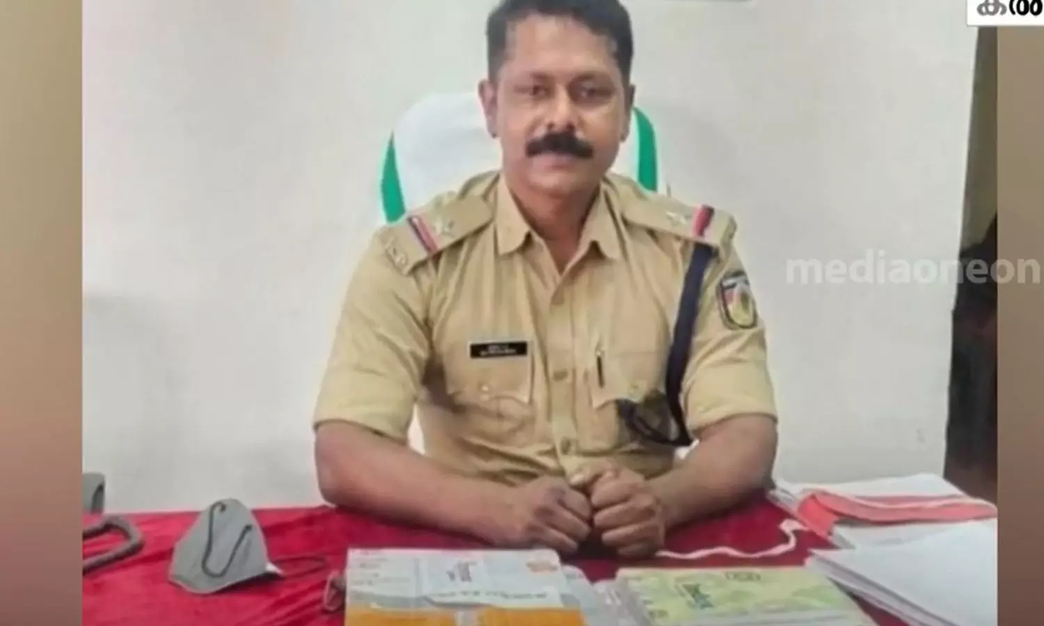 പോക്സോ കേസ് പ്രതിയായ എഎസ്ഐയുടെ അറസ്റ്റ് വൈകുന്നു; അന്വേഷണ ഉദ്യോഗസ്ഥരെ മാറ്റണമെന്ന് കുടുംബം പോക്സോ കേസ് പ്രതിയായ എഎസ്ഐയുടെ അറസ്റ്റ് വൈകുന്നു; അന്വേഷണ ഉദ്യോഗസ്ഥരെ മാറ്റണമെന്ന് കുടുംബം