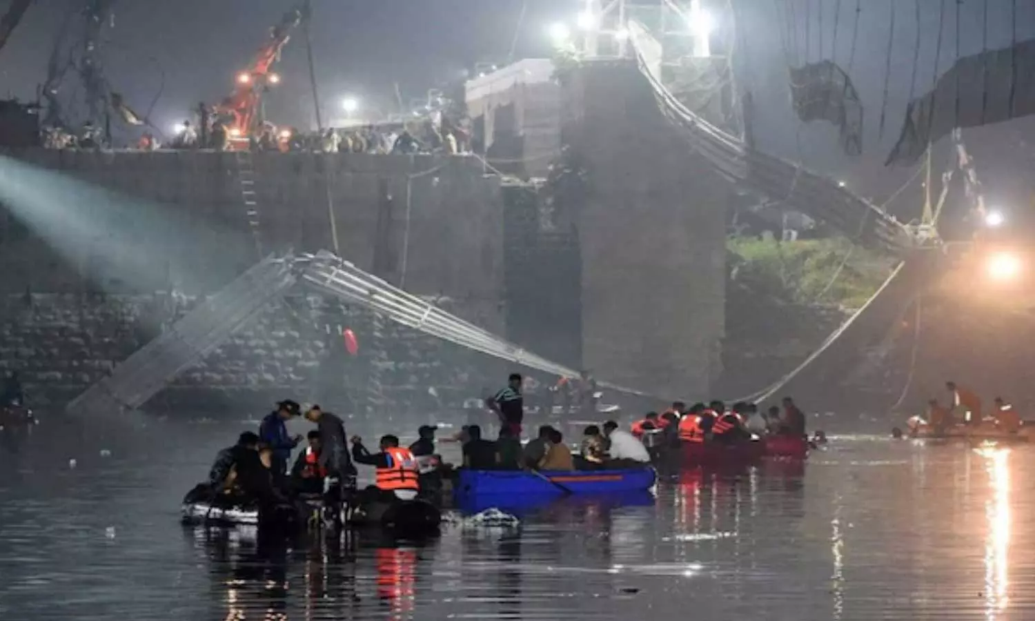 തൂക്കുപാലം തുറക്കരുതായിരുന്നു; മോർബി ദുരന്തത്തിൽ ഒടുവിൽ കുറ്റമേറ്റെടുത്ത് മുൻസിപ്പാലിറ്റി തൂക്കുപാലം തുറക്കരുതായിരുന്നു; മോർബി ദുരന്തത്തിൽ ഒടുവിൽ കുറ്റമേറ്റെടുത്ത് മുൻസിപ്പാലിറ്റി