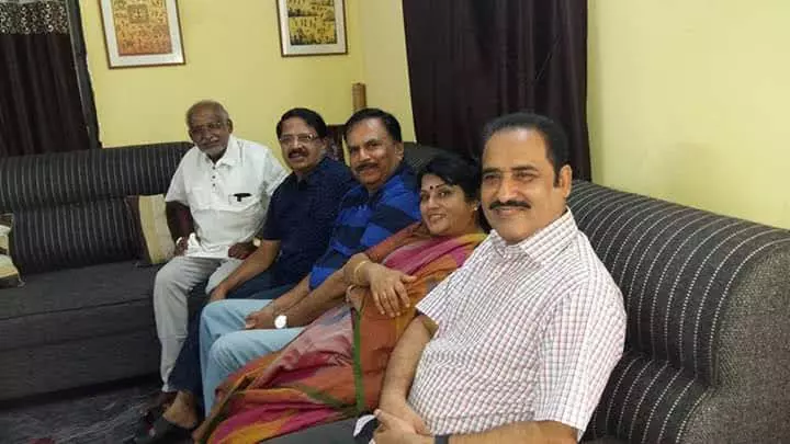 വര്ഷങ്ങള്ക്ക് ശേഷം സഹപാഠികള് വീണ്ടും ഒത്തുചേര്ന്നപ്പോള് വര്ഷങ്ങള്ക്ക് ശേഷം സഹപാഠികള് വീണ്ടും ഒത്തുചേര്ന്നപ്പോള്