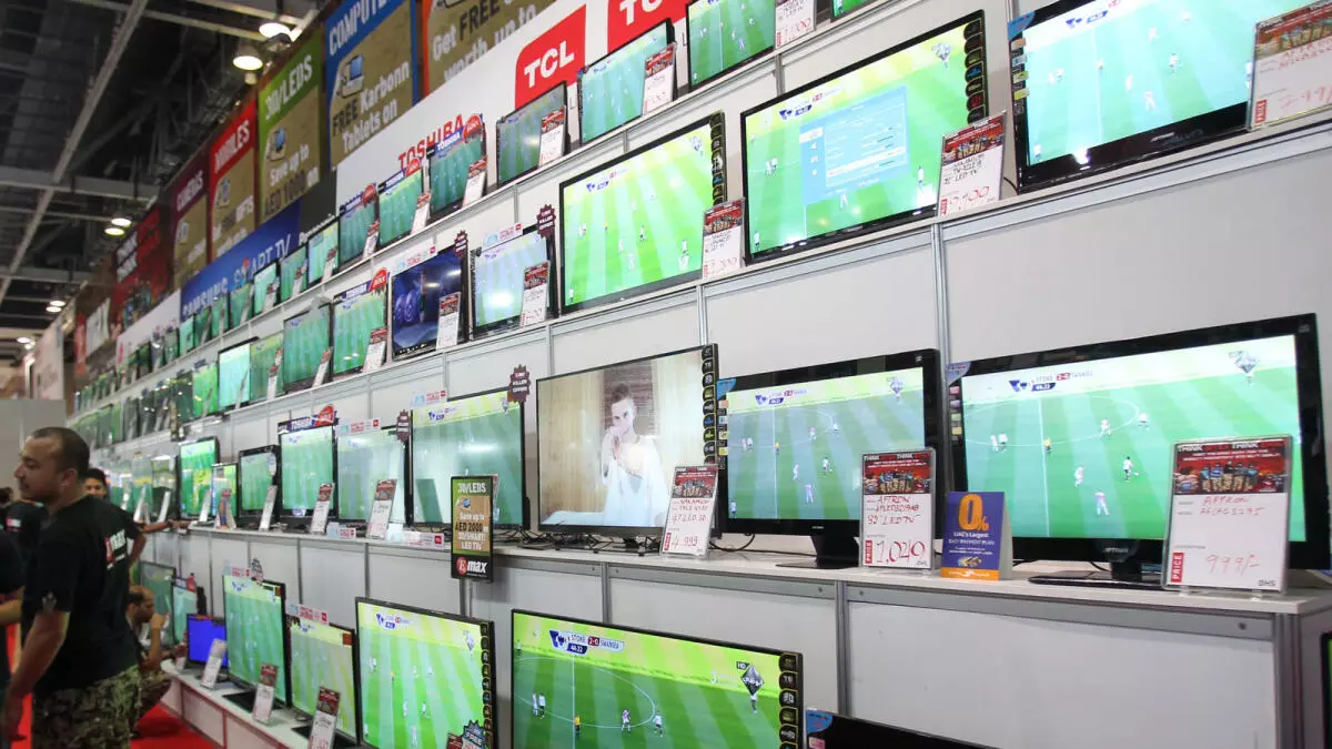 ലോകകപ്പ് ആവേശത്തിൽ യു.എ.ഇയിലെ ടി.വി വിൽപ്പന കുതിച്ചുയരുന്നു ലോകകപ്പ് ആവേശത്തിൽ യു.എ.ഇയിലെ ടി.വി വിൽപ്പന കുതിച്ചുയരുന്നു