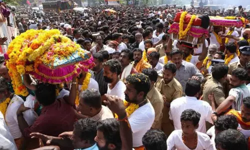 ശബരിമല തിരുവാഭരണ കേസ് സുപ്രിംകോടതി ഇന്ന് പരിഗണിക്കും