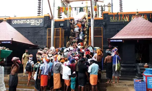 ശബരിമലയിൽ വൻ ഭക്തജന തിരക്ക്; രണ്ടു വര്‍ഷത്തെ ഇടവേളക്ക് ശേഷം പൂങ്കാവനം വീണ്ടും സജീവം