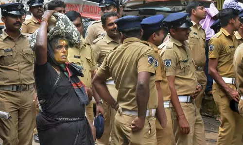 ശബരിമലയിൽ  സുരക്ഷാ ക്രമീകരണങ്ങൾ ശക്തമാക്കി;  ചുമതലയിലുള്ളത്  1250 അംഗ പൊലീസ് സേന