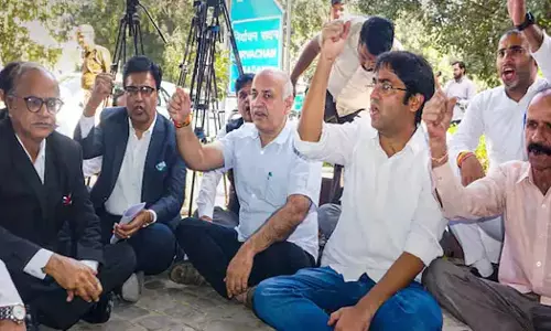 സ്ഥാനാര്ഥിയെ തട്ടിക്കൊണ്ടുപോയി ഭീഷണിപ്പെടുത്തി: ബി.ജെ.പിക്കെതിരെ എ.എ.പി സ്ഥാനാര്ഥിയെ തട്ടിക്കൊണ്ടുപോയി ഭീഷണിപ്പെടുത്തി: ബി.ജെ.പിക്കെതിരെ എ.എ.പി