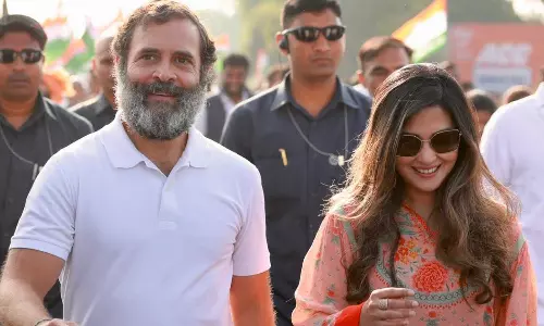 ഭാരത് ജോഡോ യാത്രയിൽ പങ്കുചേർന്ന് നടി റിയ സെന്നും ഭാരത് ജോഡോ യാത്രയിൽ പങ്കുചേർന്ന് നടി റിയ സെന്നും