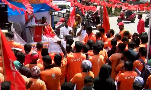 സ്വിഗ്ഗി തൊഴിലാളികളുടെ സമരം അഞ്ചാം ദിനവും തുടരുന്നു; ഉപഭോക്താക്കളോട് ഖേദം പ്രകടിപ്പിച്ച്  മാനേജ്‌മെന്റ്