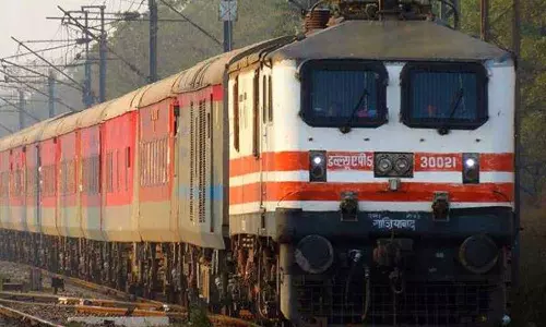 ടിക്കറ്റിനെ ചൊല്ലി തര്‍ക്കം: ടി.ടി.ഇ  ട്രെയിനില്‍ നിന്ന് തള്ളിയിട്ട സൈനികന് കാൽ നഷ്ടപ്പെട്ടു