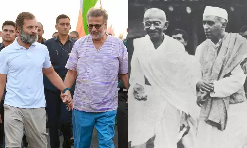 ചരിത്രപരം; ഭാരത് ജോഡോ യാത്രയിൽ രാഹുലിനൊപ്പം കൈകോര്‍ത്ത് നടന്ന് തുഷാർ ഗാന്ധിയും