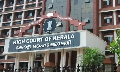 മൂന്നുവയസുകാരൻ കാനയിൽ വീണ സംഭവം; കോർപ്പറേഷനോട് വിശദീകരണം തേടി ഹൈക്കോടതി