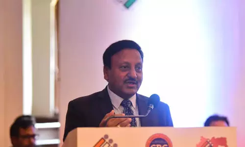 നേപ്പാൾ തെരഞ്ഞെടുപ്പ്: അന്താരാഷ്ട്രാ നിരീക്ഷകനായി ഇന്ത്യൻ തെരഞ്ഞെടുപ്പ് കമ്മീഷണറെത്തി നേപ്പാൾ തെരഞ്ഞെടുപ്പ്: അന്താരാഷ്ട്രാ നിരീക്ഷകനായി ഇന്ത്യൻ തെരഞ്ഞെടുപ്പ് കമ്മീഷണറെത്തി