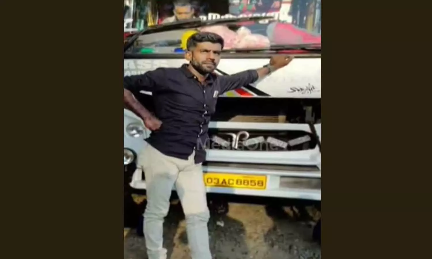 കോഴിക്കോട് ബാലുശേരിയിൽ ഓട്ടോ ഡ്രൈവർ കടവരാന്തയിൽ മരിച്ച നിലയിൽ