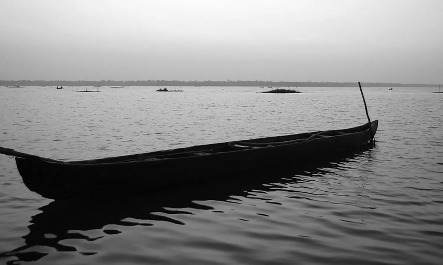 തിരൂരിൽ തോണി മറിഞ്ഞ് രണ്ടുപേർ മരിച്ചു തിരൂരിൽ തോണി മറിഞ്ഞ് രണ്ടുപേർ മരിച്ചു