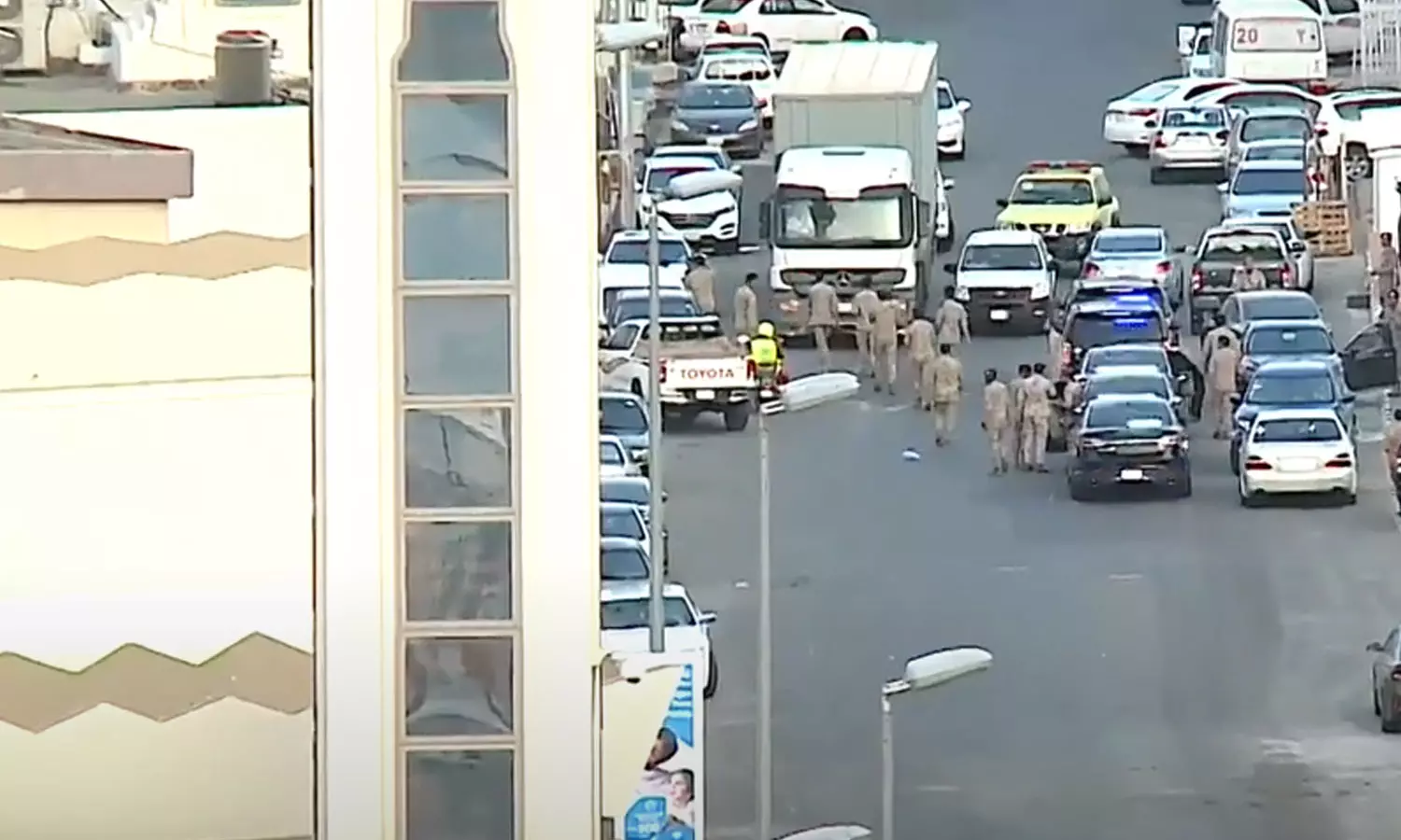 നിയമലംഘനം: സൗദിയിൽ കഴിഞ്ഞ ഒരാഴ്ചയ്ക്കിടെ പിടിയിലായത് 16300 പേർ നിയമലംഘനം: സൗദിയിൽ കഴിഞ്ഞ ഒരാഴ്ചയ്ക്കിടെ പിടിയിലായത് 16300 പേർ