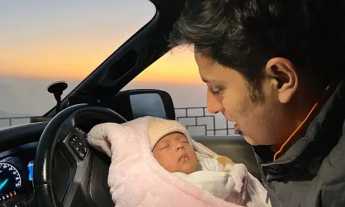 അച്ഛൻ പദവിയിലേക്ക് പ്രൊമോഷൻ; കുഞ്ഞിനൊപ്പം സമയം ചെലവഴിക്കാൻ ഉയർന്ന ശമ്പളമുള്ള ജോലി വിട്ട് യുവാവ്