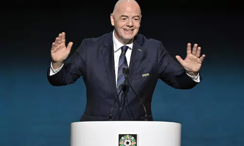 ഒരിന്ത്യക്കാരന് ഇംഗ്ലണ്ടിന് വേണ്ടി ആർപ്പു വിളിക്കാനാവില്ലേ? ഇത് ശുദ്ധ വംശീയതയാണ്- ഫിഫ പ്രസിഡന്റ് ഒരിന്ത്യക്കാരന് ഇംഗ്ലണ്ടിന് വേണ്ടി ആർപ്പു വിളിക്കാനാവില്ലേ? ഇത് ശുദ്ധ വംശീയതയാണ്- ഫിഫ പ്രസിഡന്റ്