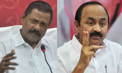 സിൽവർലൈൻ ഉപേക്ഷിക്കുന്ന പ്രശ്നമില്ലെന്ന് എം.വി ഗോവിന്ദൻ, അനുവദിക്കില്ലെന്ന് വി.ഡി സതീശൻ സിൽവർലൈൻ ഉപേക്ഷിക്കുന്ന പ്രശ്നമില്ലെന്ന് എം.വി ഗോവിന്ദൻ, അനുവദിക്കില്ലെന്ന് വി.ഡി സതീശൻ