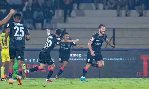 നിറയൊഴിച്ച് ദിമിത്രിയോസ്; ഹൈദരാബാദിനെതിരെ ബ്ലാസ്റ്റേഴ്സ് മുന്നില്‍