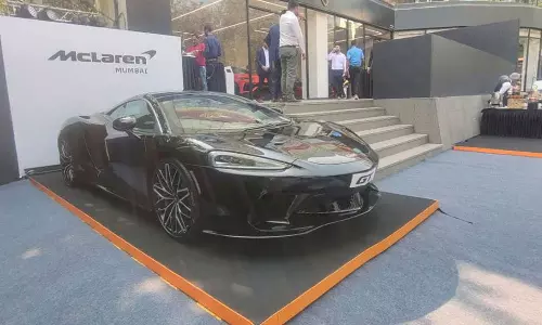 ഇന്ത്യയിലാദ്യം: മുംബൈയിൽ ഷോറൂം ഉദ്ഘാടനം ചെയ്ത് മക്‌ലാറൻ