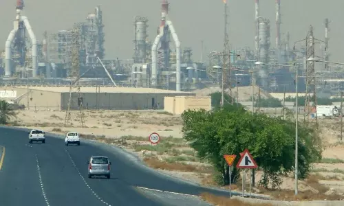 കുവൈത്തിൽ പ്രെട്രോളിയം റിഫൈനറിയിൽ തീപിടുത്തം