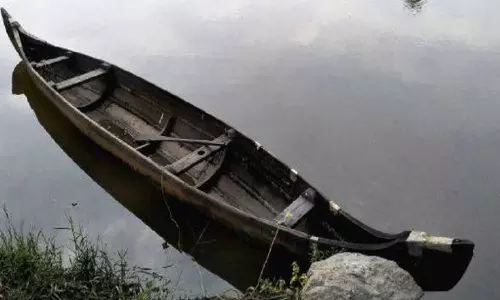 തിരൂരിൽ തോണി മറിഞ്ഞ് അപകടം; കാണാതായവർക്ക് വേണ്ടി തെരച്ചിൽ തുടരുന്നു