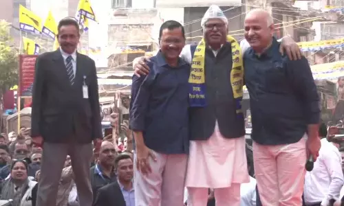 ഡൽഹിയിൽ കോൺഗ്രസിന് തിരിച്ചടി; മുൻ എം.പി മഹാബൽ മിശ്ര എ.എ.പിയിൽ