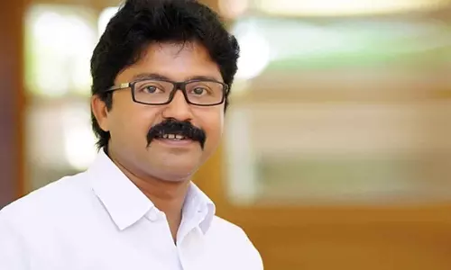 എൽദോസ് കുന്നപ്പിള്ളിലിനെതിരായ ആരോപണങ്ങൾ അസാധാരണ കഥയെന്ന് ഹൈക്കോടതി