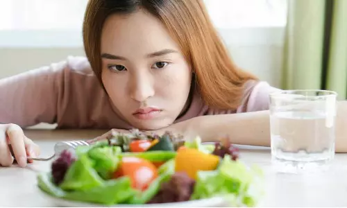 ഭക്ഷണം കഴിക്കുമ്പോൾ ഈ ലക്ഷണങ്ങൾ പ്രകടമാകുന്നുണ്ടോ? അണ്ഡാശയ അർബുദത്തിന്റെ തുടക്കമാകാം