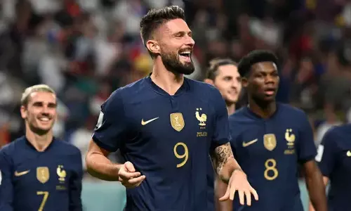 ഫ്രാൻസ് ഗോളടി മേളത്തിൽ തകർന്ന് ആസ്ട്രേലിയ(4-1) ഫ്രാൻസ് ഗോളടി മേളത്തിൽ തകർന്ന് ആസ്ട്രേലിയ(4-1)