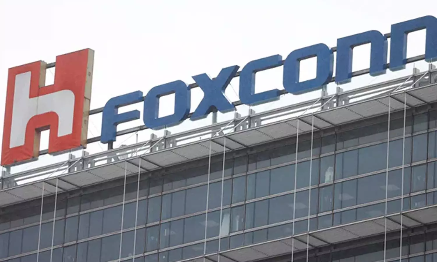 ശമ്പളമില്ല... മനുഷ്യരായി പോലും പരിഗണിക്കുന്നില്ല; ഫോക്സ്കോൺ ഐഫോൺ പ്ലാന്റിൽ തൊഴിലാളി പ്രതിഷേധം ശക്തം ശമ്പളമില്ല... മനുഷ്യരായി പോലും പരിഗണിക്കുന്നില്ല; ഫോക്സ്കോൺ ഐഫോൺ പ്ലാന്റിൽ തൊഴിലാളി പ്രതിഷേധം ശക്തം