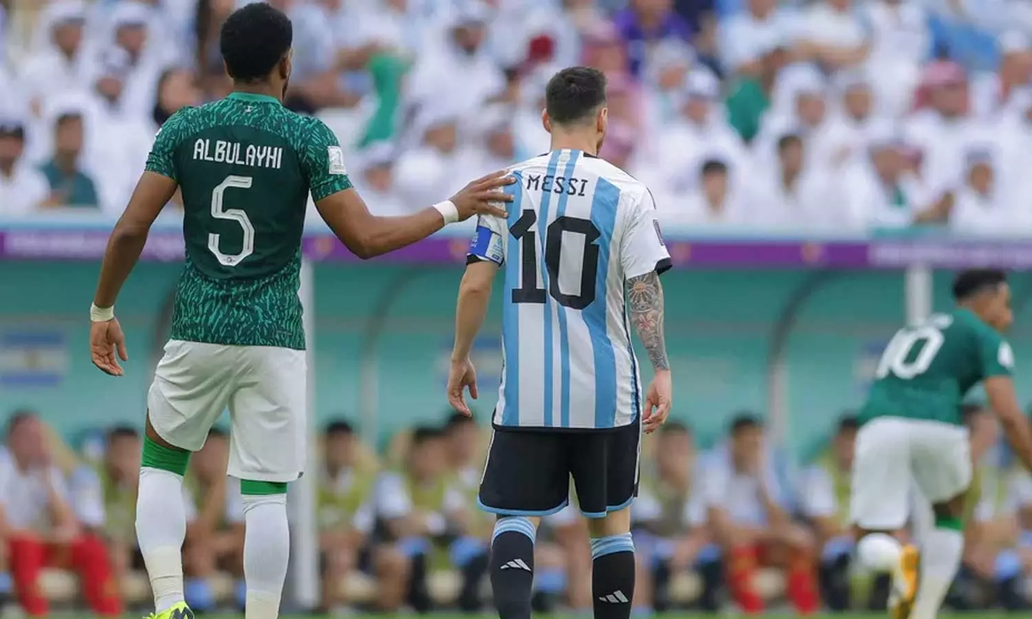 നിങ്ങൾ ജയിക്കില്ല; മെസിയുടെ തോളിൽ തട്ടി സൗദി താരം പറഞ്ഞു നിങ്ങൾ ജയിക്കില്ല; മെസിയുടെ തോളിൽ തട്ടി സൗദി താരം പറഞ്ഞു