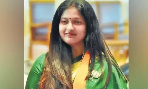 ട്വിറ്ററിൽ പൊരിഞ്ഞ പോര്; നടി ഗായത്രി രഘുറാമിനെ  സസ്‌പെൻഡ് ചെയ്ത് ബി.ജെ.പി