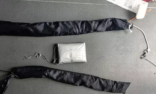 വിമാനത്തിന്റെ ടോയ്ലറ്റിൽ ഒളിപ്പിച്ച ആറ് കിലോ സ്വർണം പിടികൂടി