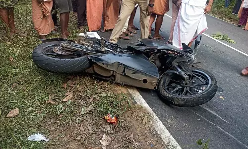 മലയാറ്റൂർ നടുവട്ടത്ത് ടിപ്പറും ബൈക്കും കൂട്ടിയിടിച്ച് വിദ്യാർഥി മരിച്ചു