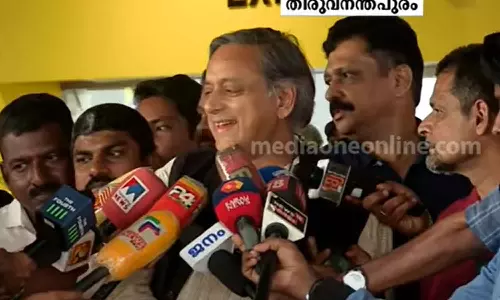 ഞാൻ ഒരു ഗ്രൂപ്പിന്റെയും ആളല്ല, വിവാദം എന്തിനെന്ന് മനസ്സിലാകുന്നില്ല: ശശി തരൂർ