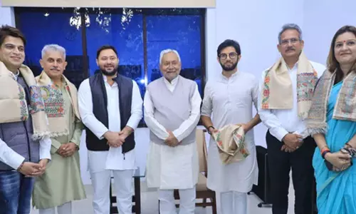 യേ ദോസ്തി ആഗെ ചലേഗി; നിതീഷ് കുമാറിനെയും തേജസ്വി യാദവിനെയും കണ്ട് ആദിത്യ താക്കറെ