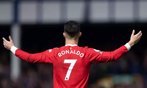 ക്രിസ്റ്റ്യാനോ പോയി... മാഞ്ചസ്റ്റർ യുണൈറ്റഡ് വിൽക്കാനൊരുങ്ങി ഗ്ലേസർ കുടുംബം