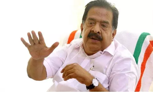 ഏത് കുപ്പായം തയ്പ്പിക്കാനും നാലുവർഷം സമയമുണ്ട്: മുരളിക്ക് ചെന്നിത്തലയുടെ മറുപടി ഏത് കുപ്പായം തയ്പ്പിക്കാനും നാലുവർഷം സമയമുണ്ട്: മുരളിക്ക് ചെന്നിത്തലയുടെ മറുപടി