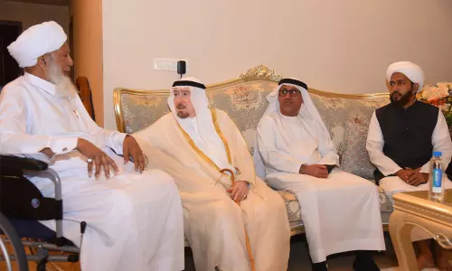 കാന്തപുരം എ.പി അബൂബക്കർ മുസ്ലിയാരെ സയ്യിദ് അലി അൽ ഹാഷിമി സന്ദർശിച്ചു കാന്തപുരം എ.പി അബൂബക്കർ മുസ്ലിയാരെ സയ്യിദ് അലി അൽ ഹാഷിമി സന്ദർശിച്ചു