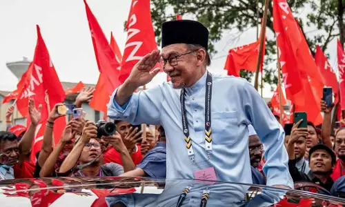 അൻവർ ഇബ്രാഹിം മലേഷ്യയുടെ പുതിയ പ്രധാനമന്ത്രി