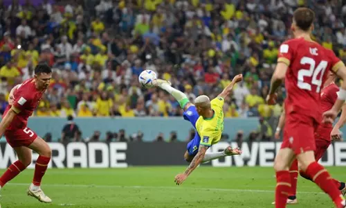 റിച്ചാലിസൺ, എന്താണീ ചെയ്തിരിക്കുന്നത്; സെർബിയയുടെ നെഞ്ചകം തകർത്ത് റിച്ചാലിസന്റെ തകർപ്പൻ ബൈസിക്കിൾ കിക്ക്