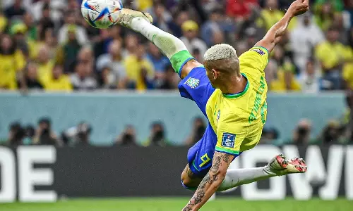 ബ്രസീലിന്റെ കളി കണ്ടോ? ഇതാണ് നൃത്തം, ഇതാണ് കവിത!