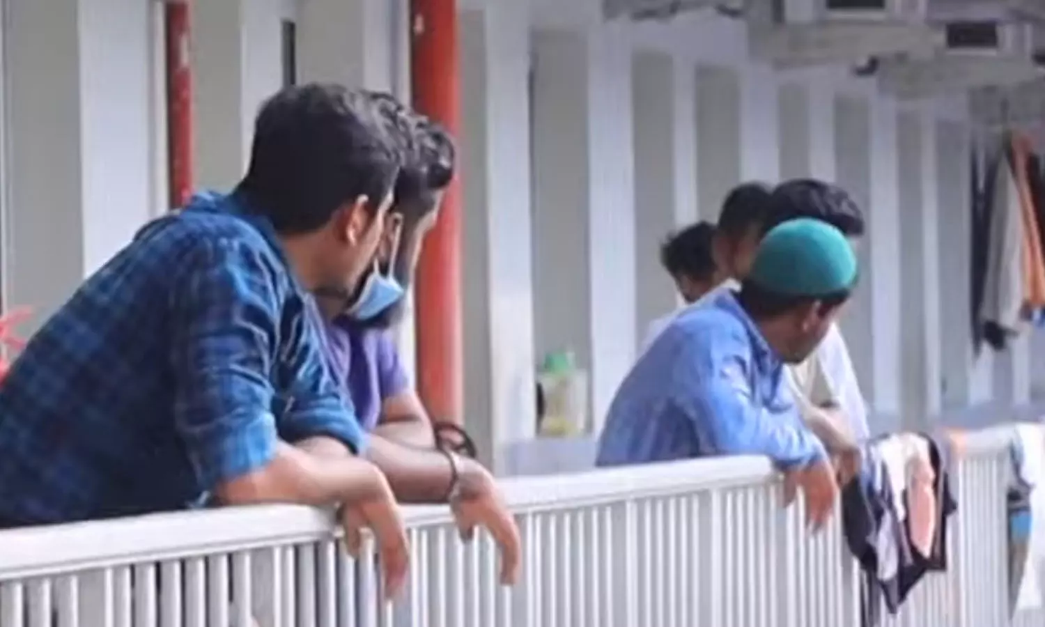 തൊഴിലാളികൾക്ക് താമസ സൗകര്യമൊരുക്കുന്നതിൽ വീഴ്ചവരുത്തിയാൽ തൊഴില് പെർമിറ്റ് നൽകില്ല; മുന്നറിയിപ്പുമായി തൊഴിൽ മന്ത്രാലയം തൊഴിലാളികൾക്ക് താമസ സൗകര്യമൊരുക്കുന്നതിൽ വീഴ്ചവരുത്തിയാൽ തൊഴില് പെർമിറ്റ് നൽകില്ല; മുന്നറിയിപ്പുമായി തൊഴിൽ മന്ത്രാലയം