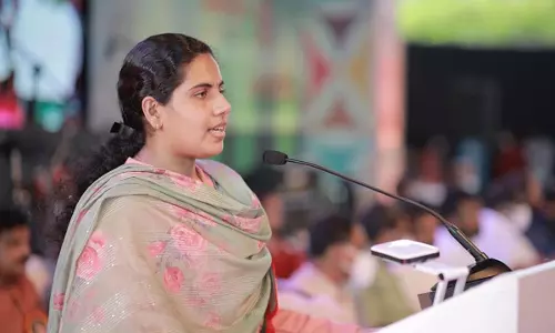 കത്ത് വിവാദം; സി.ബി.ഐ അന്വേഷണം ആവശ്യപ്പെട്ടുള്ള ഹരജി ഇന്ന് ഹൈക്കോടതിയിൽ: ആര്യാ രാജേന്ദ്രൻ നിലപാട് അറിയിക്കും കത്ത് വിവാദം; സി.ബി.ഐ അന്വേഷണം ആവശ്യപ്പെട്ടുള്ള ഹരജി ഇന്ന് ഹൈക്കോടതിയിൽ: ആര്യാ രാജേന്ദ്രൻ നിലപാട് അറിയിക്കും