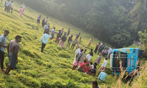 തൃശൂര്‍ ചേലക്കരയില്‍ സ്വകാര്യ ബസ് താഴ്ചയിലേക്ക് മറിഞ്ഞു