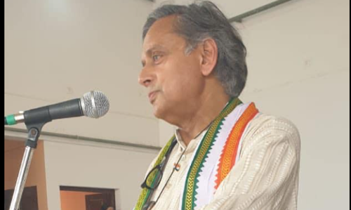 എല്ലാം പാര്‍ട്ടിക്കു വേണ്ടി; വിവാദത്തിനിടയിലും നിലപാടിലുറച്ച് തരൂര്‍