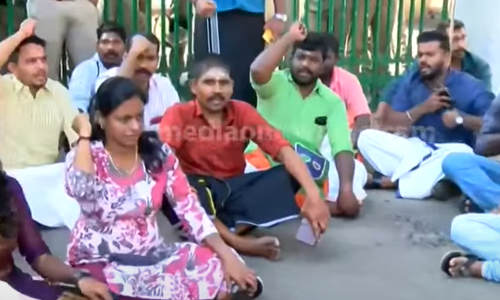 കത്ത് വിവാദത്തിൽ ഇന്നും പ്രതിഷേധം; ഗേറ്റ് ഉപരോധിച്ച യുവമോർച്ചക്കാരും കോർപ്പറേഷൻ ജീവനക്കാരും തമ്മിൽ കയ്യാങ്കളി