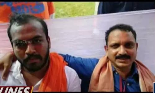 തലശ്ശേരി ഇരട്ടക്കൊലപാതക കേസ്; മൂന്നാം പ്രതിയും കെ.സുരേന്ദ്രനും ഒരുമിച്ചുള്ള ചിത്രങ്ങൾ പുറത്ത് തലശ്ശേരി ഇരട്ടക്കൊലപാതക കേസ്; മൂന്നാം പ്രതിയും കെ.സുരേന്ദ്രനും ഒരുമിച്ചുള്ള ചിത്രങ്ങൾ പുറത്ത്